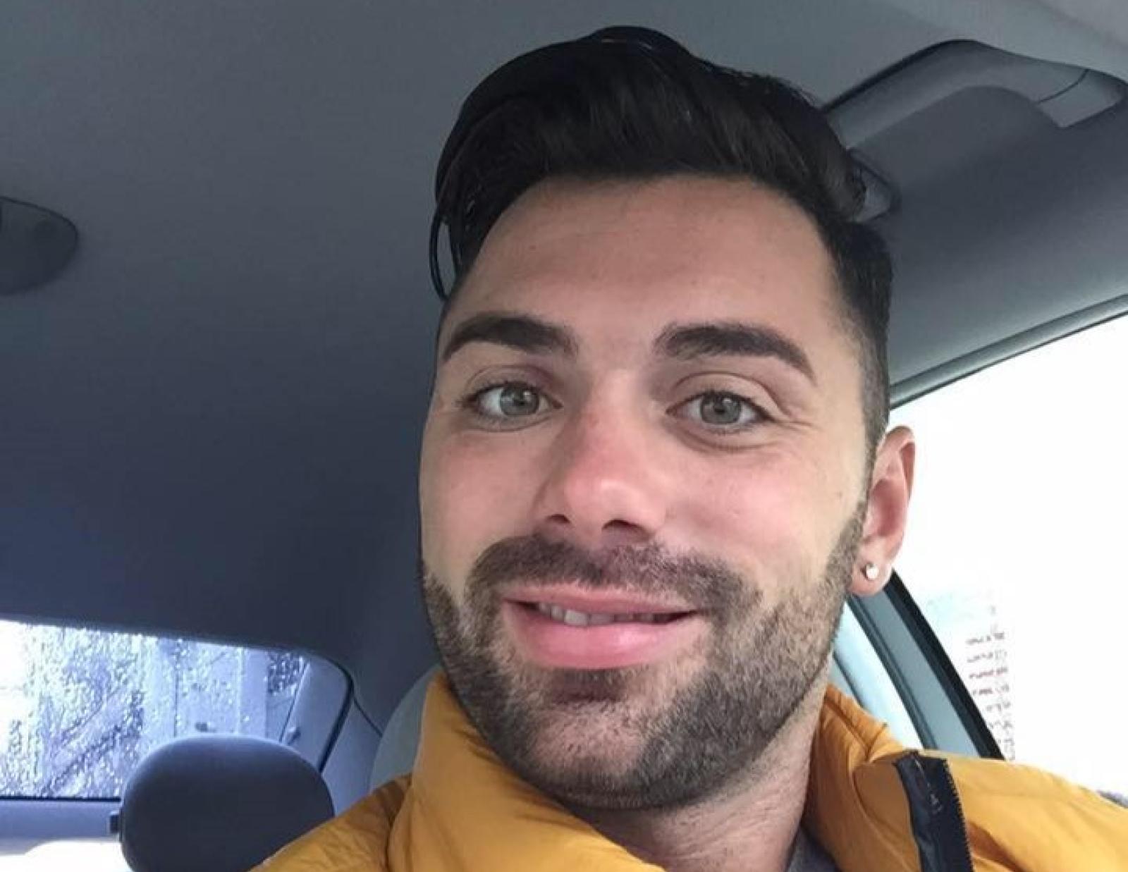 La citt&agrave; dice addio al giovane pap&agrave;