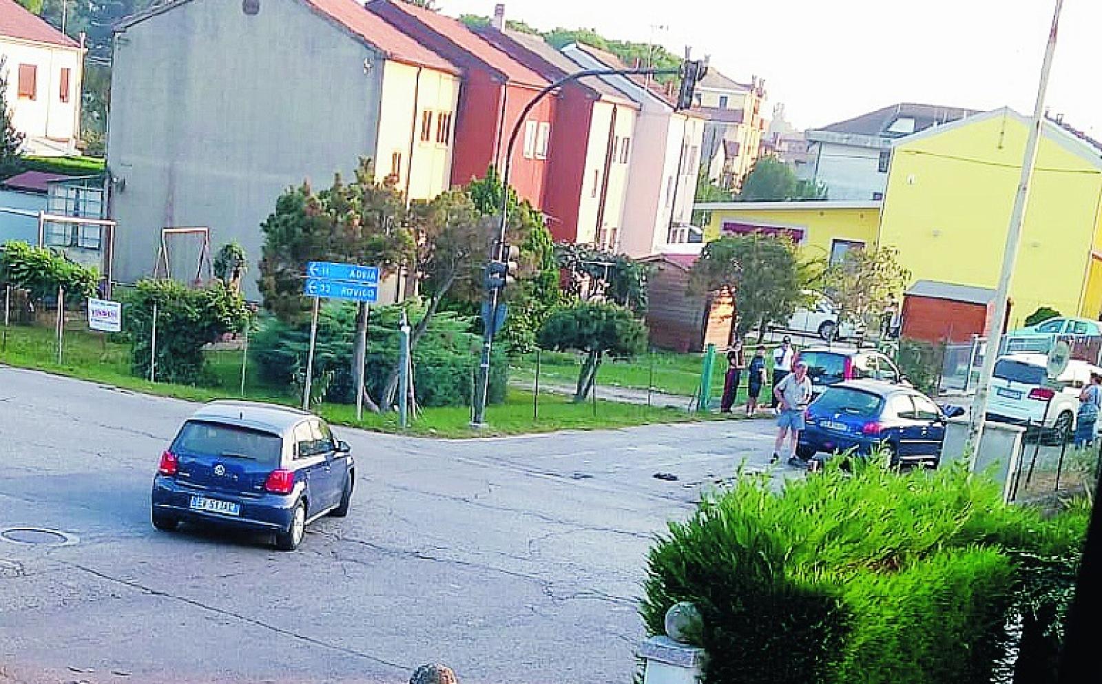 Altro schianto senza il semaforo