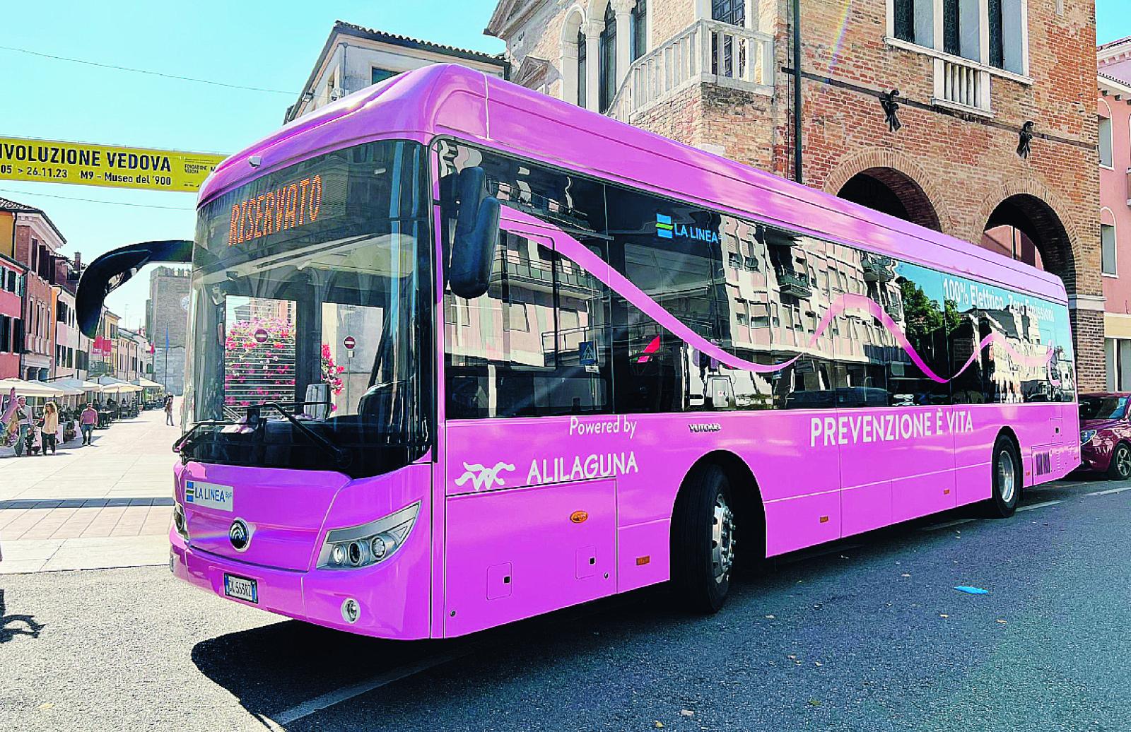 Venerd&igrave; arriva l&rsquo;autobus rosa