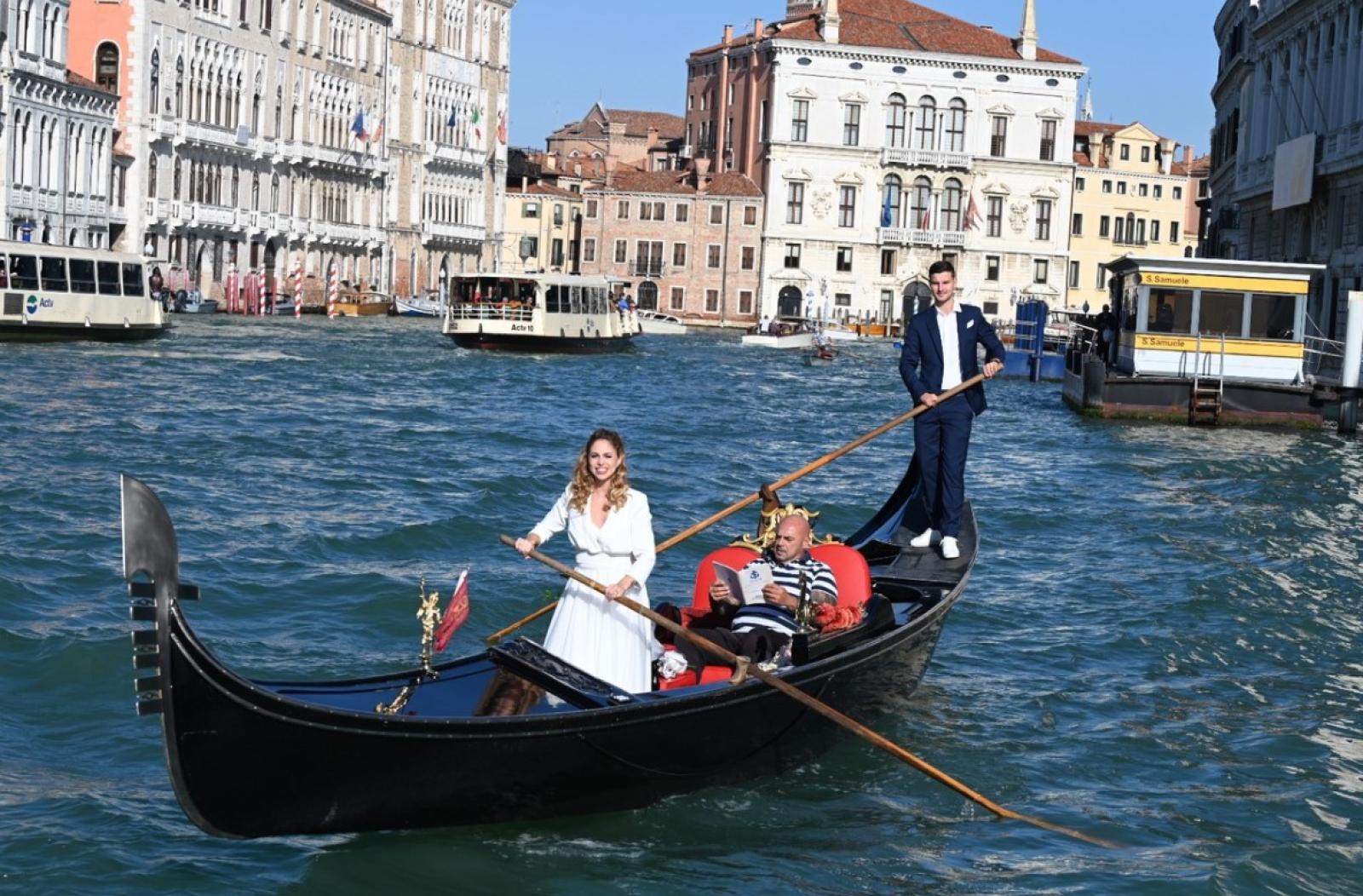 Gondolieri vanno a nozze... vogando