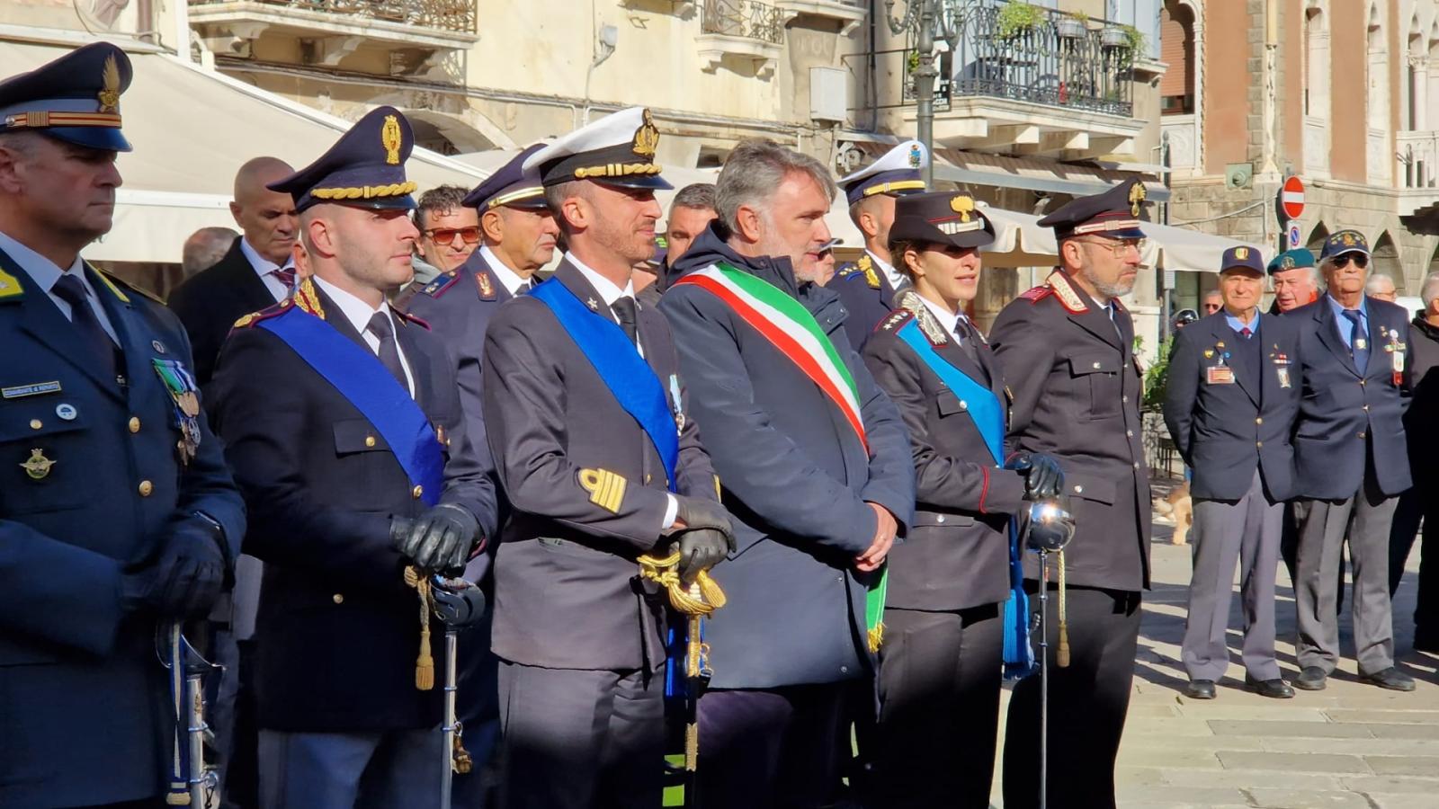 Domani la festa delle Forze Armate la citt&agrave; si prepara alle commemorazioni