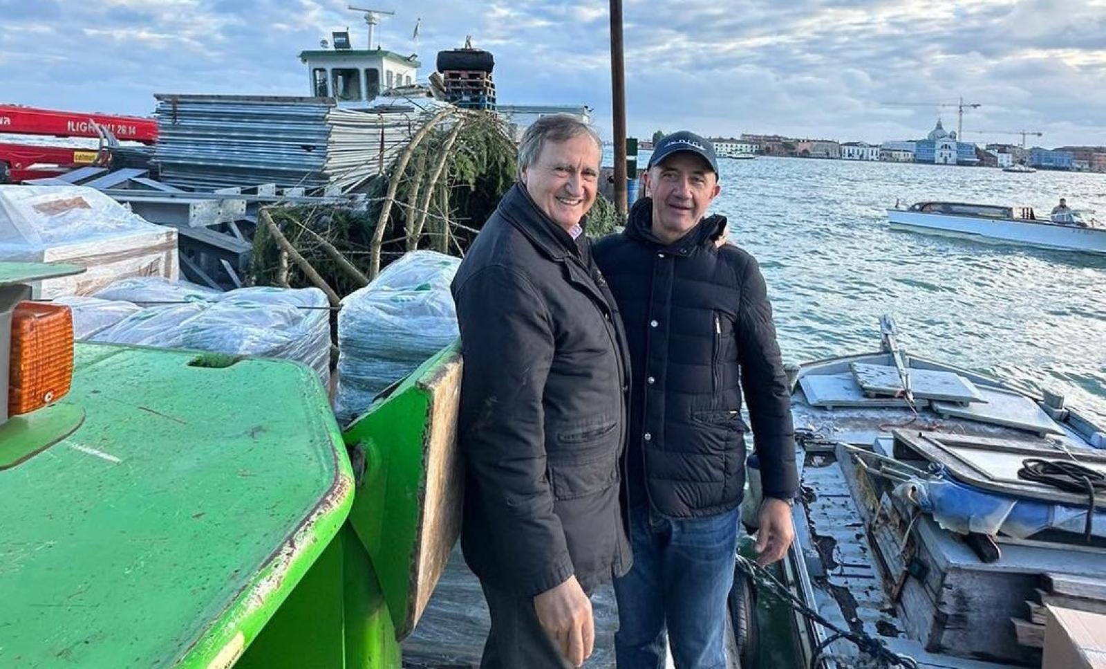 L'albero di Natale lo porta Bielo group