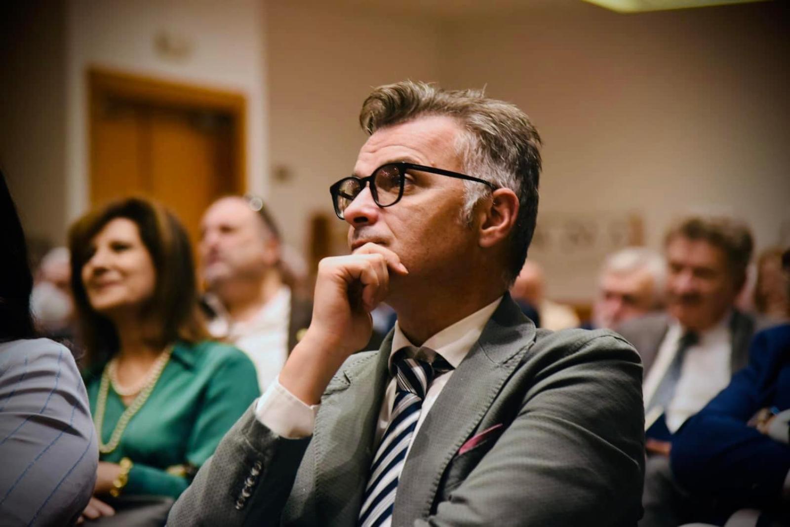 Irregolari, Capon scrive al Prefetto