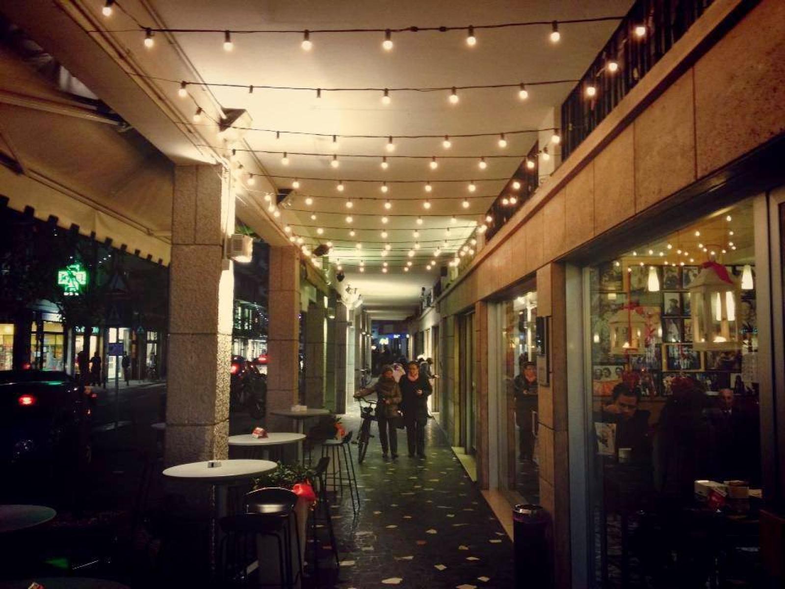 Due spaccate nei negozi del centro