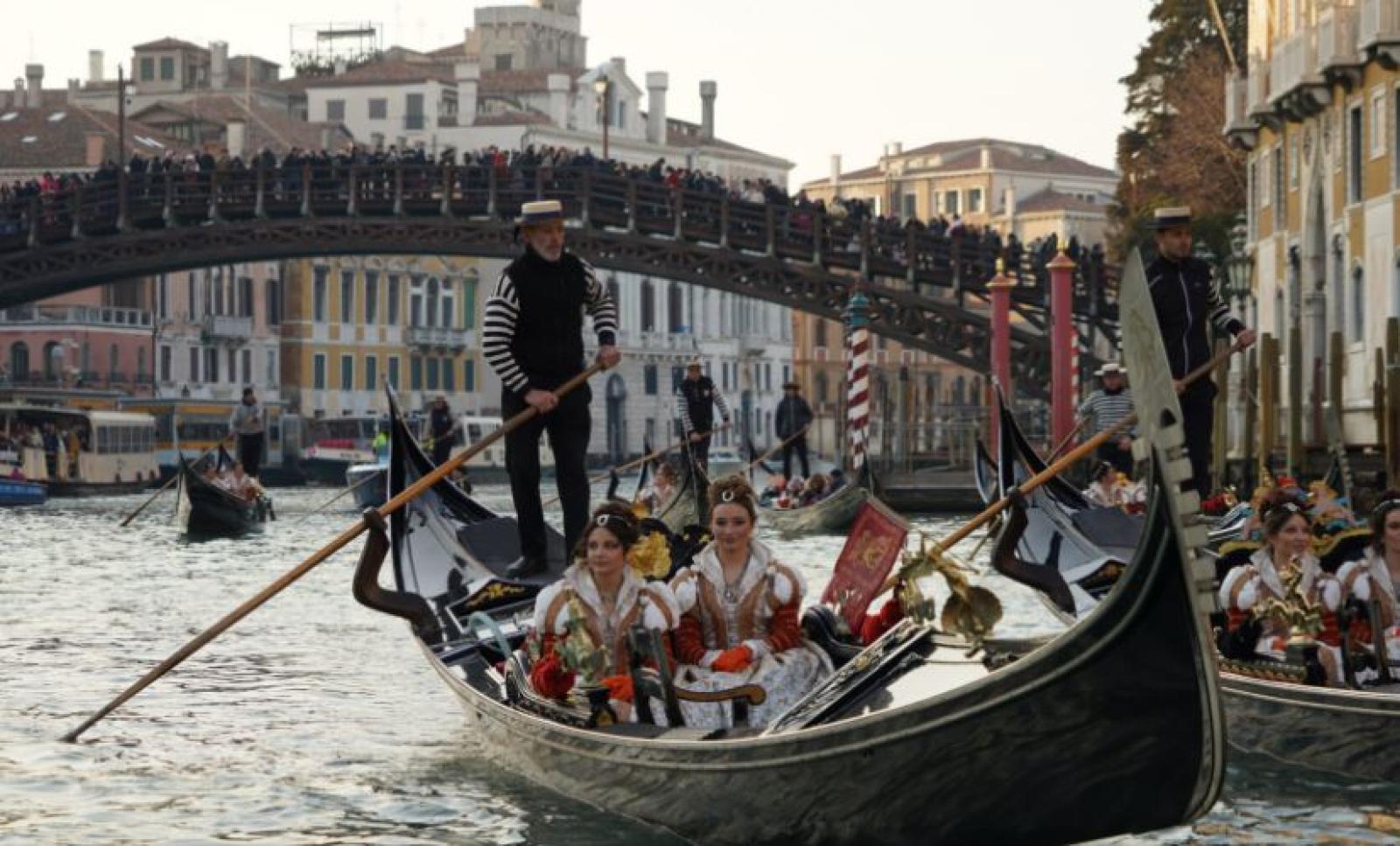 Primo bagno di folla per le 12 Marie del Carnevale