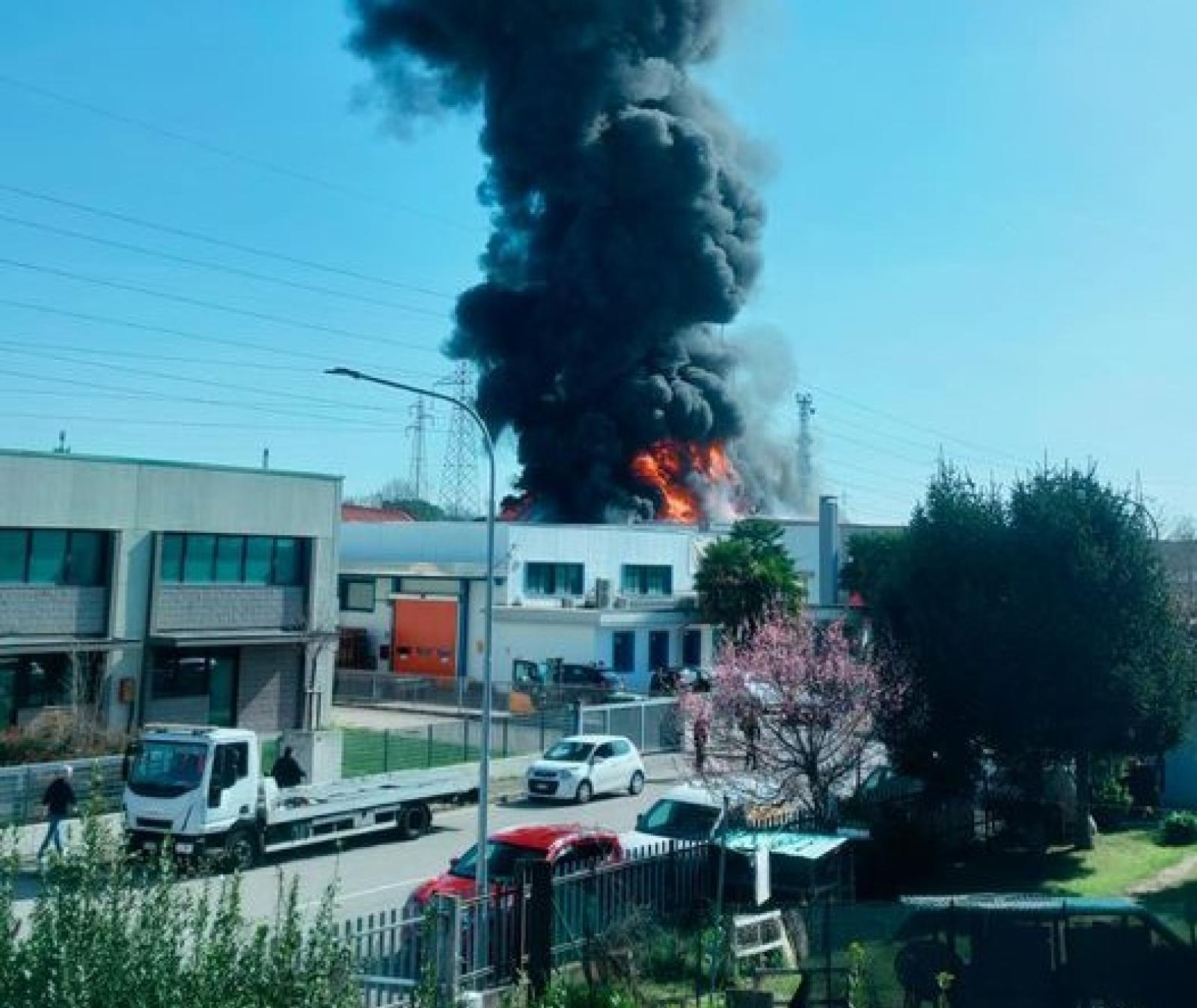 Terribile incendio a Saonara, arrivano i pompieri da Rovigo