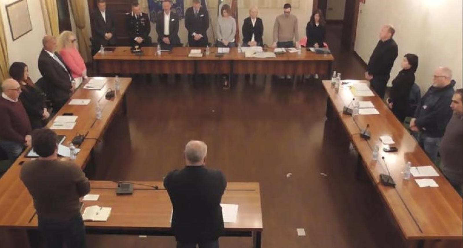 La scuola infiamma il consiglio