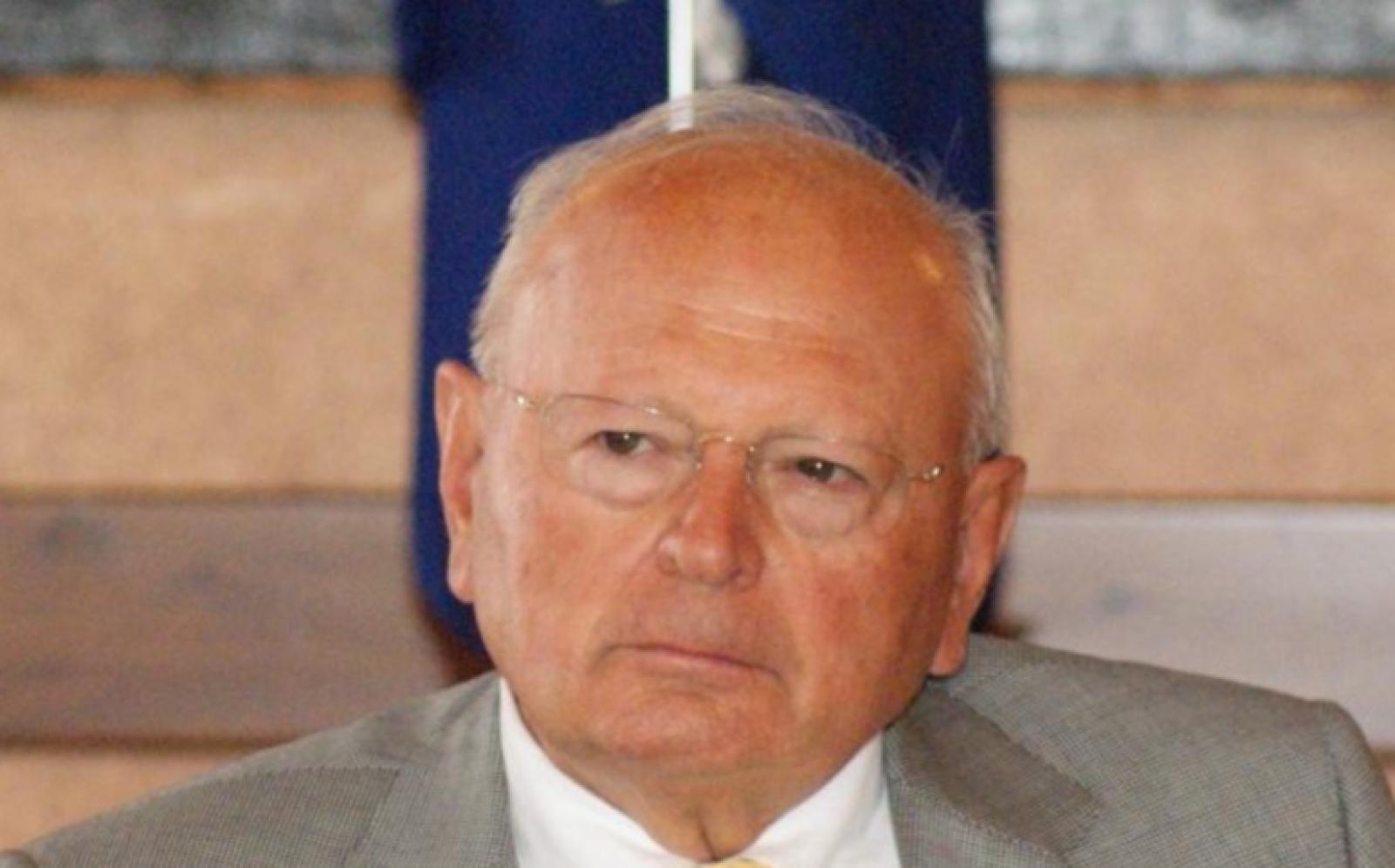 Omaggio a Tesserin in consiglio