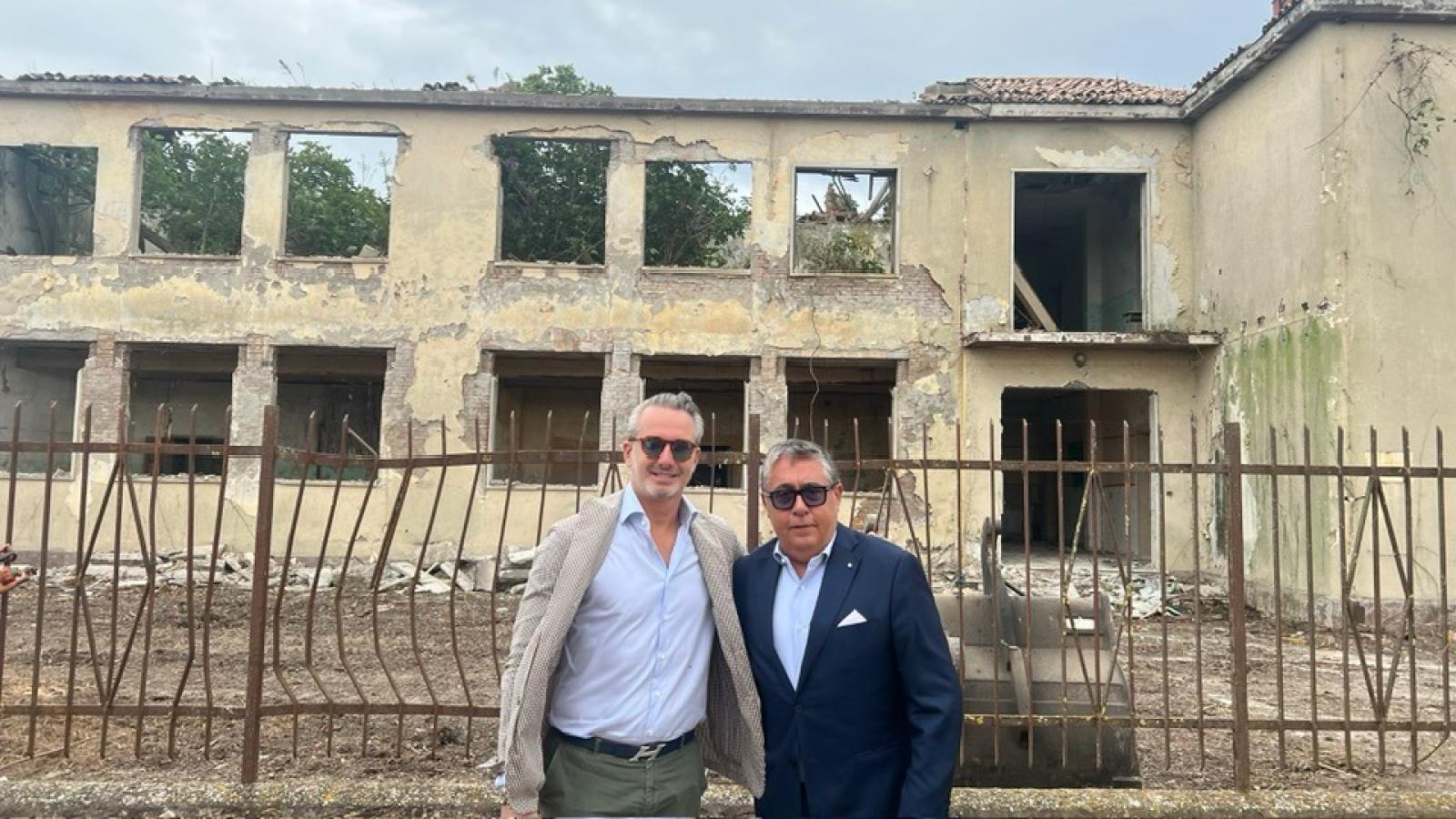 Demolite le ex scuole elementari