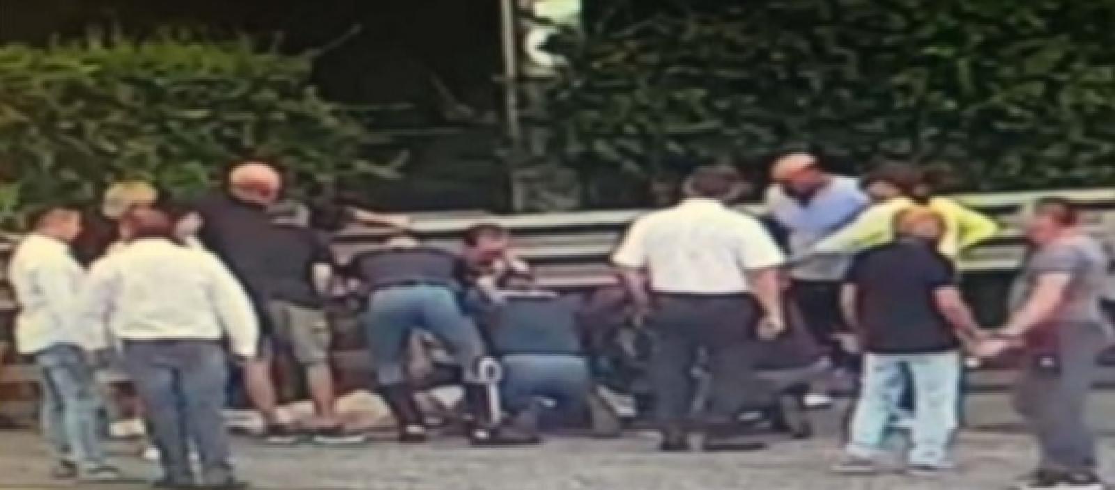 Colpito da malore sul bus, gli agenti salvano un uomo