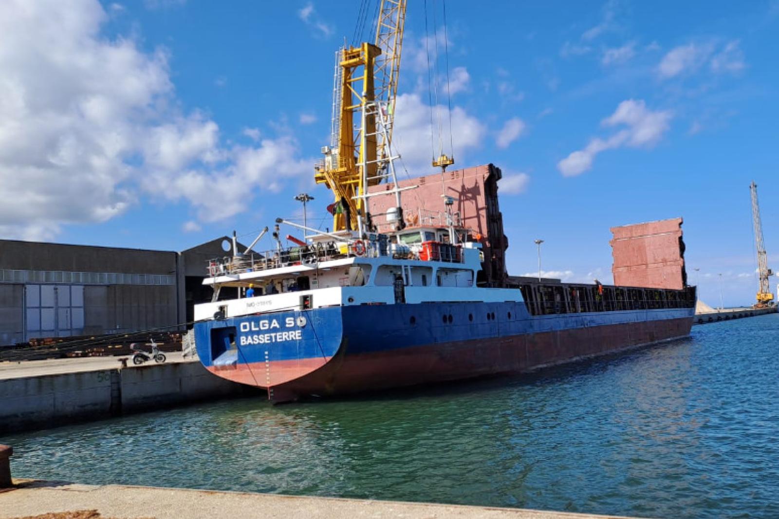 Espulsa la nave mercantile