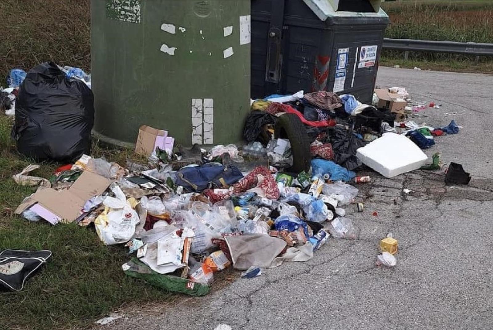 Rifiuti, bonificata via Oselin