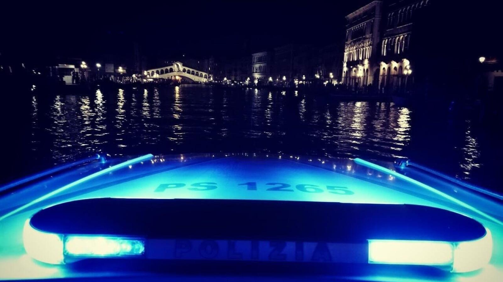 Giovane cade in acqua , salvata dalla Polizia