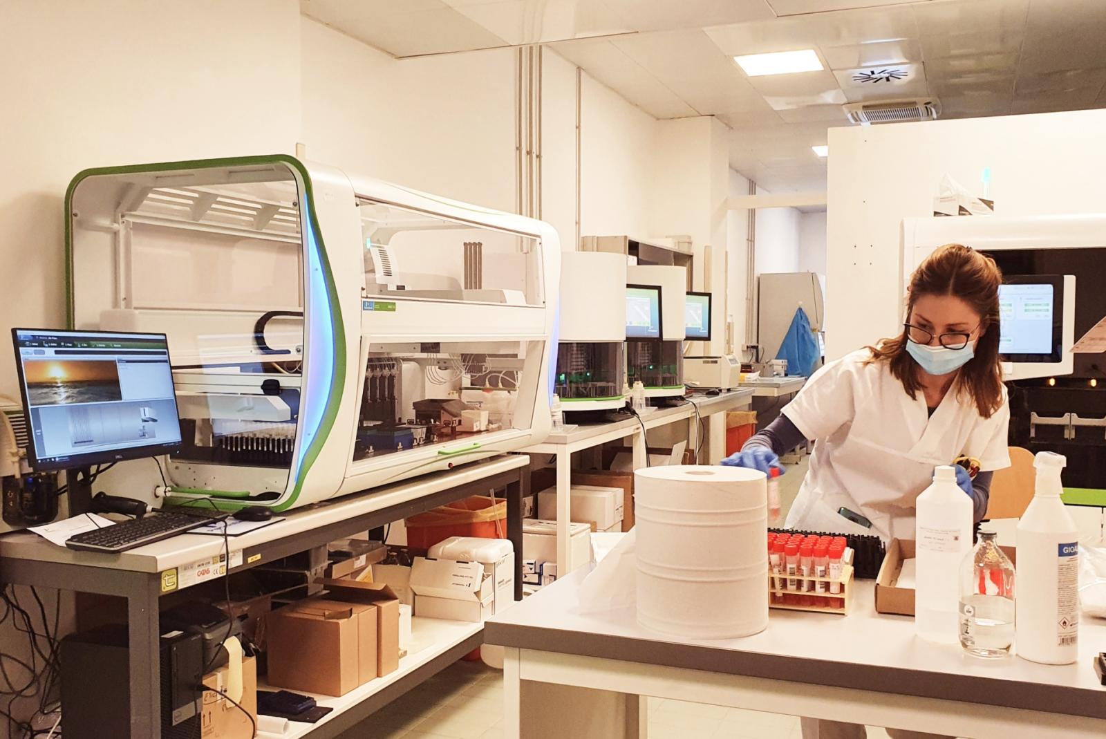 Nelle Stanze Segrete della Scienza: Un Viaggio nei Laboratori di Analisi dell'ULSS 3 di Mestre