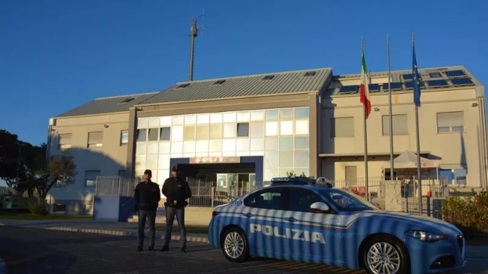 Ruba e aggredisce un addetto alla sicurezza, arrestata