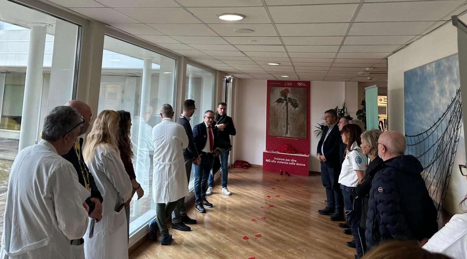 Una rosa contro la violenza