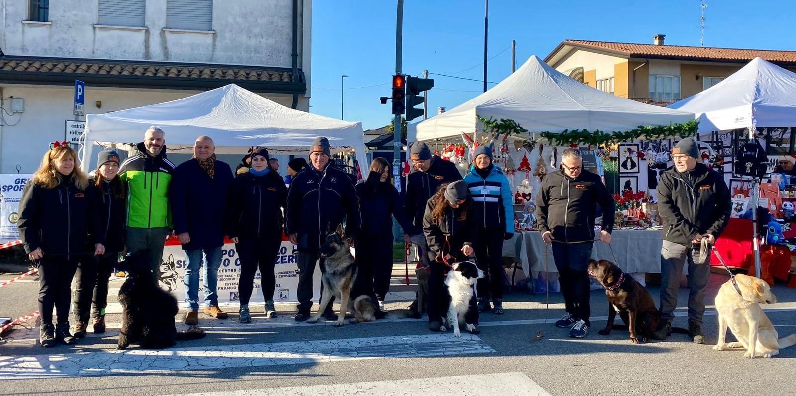 Arriva la sfilata con i propri pelosi