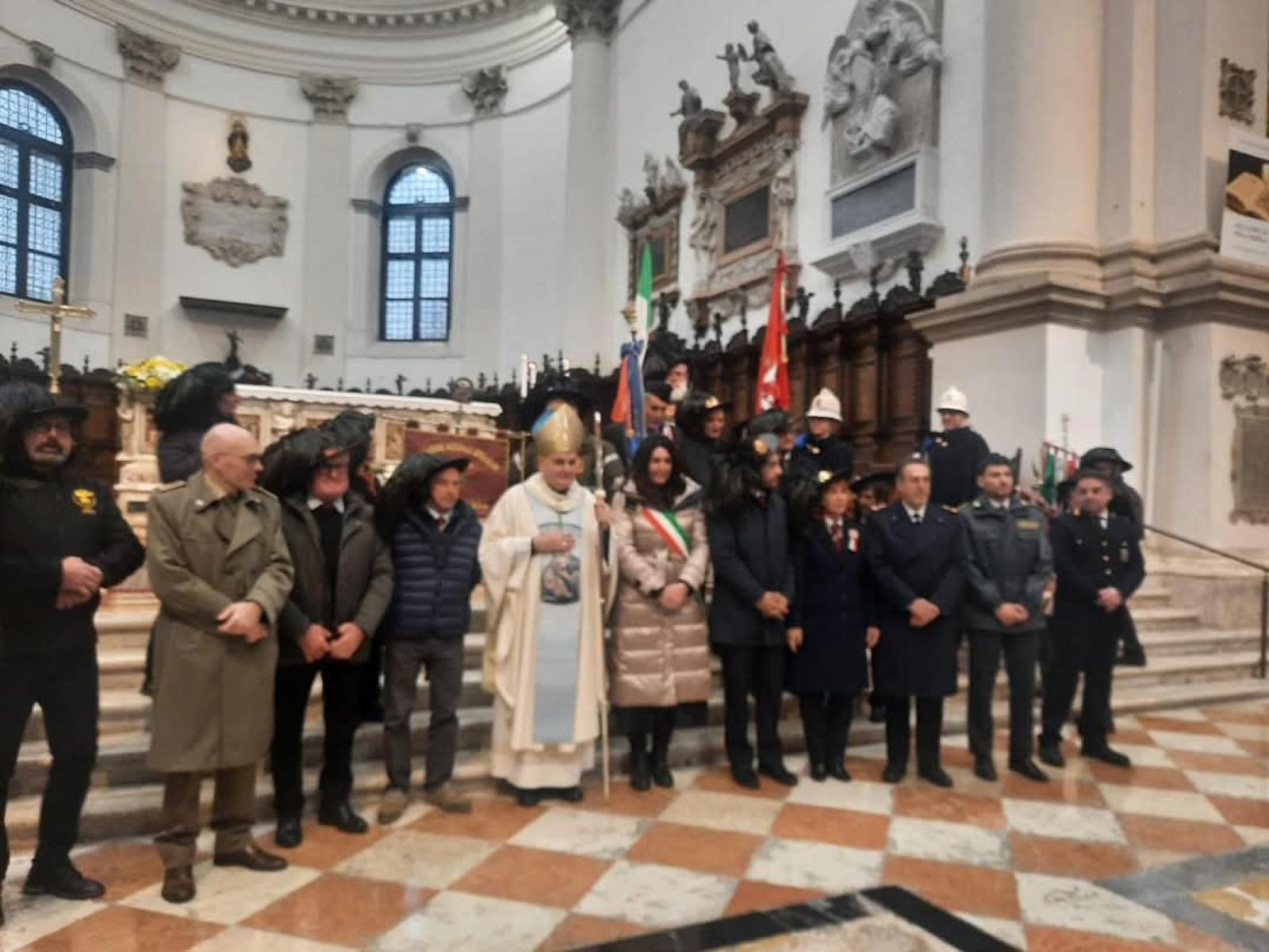 La Festa Cremisi dei Bersaglieri batte il maltempo