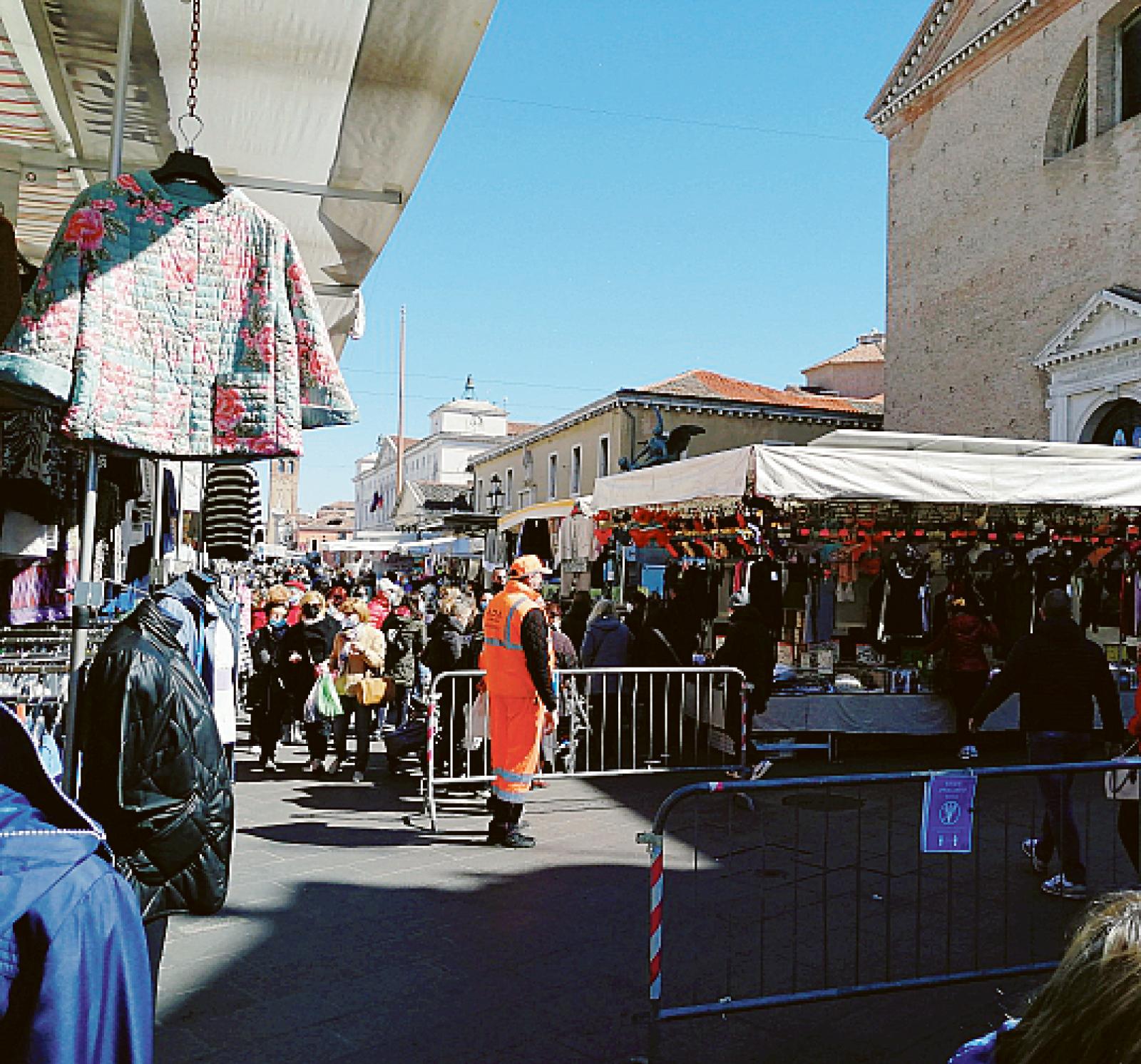 Le feste non fermano il mercato cittadino 