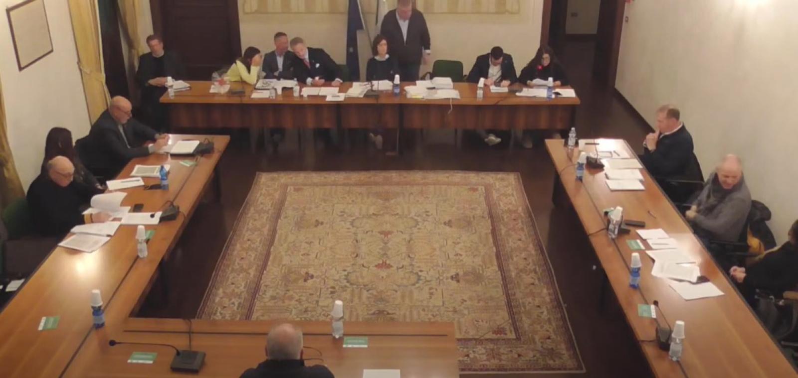 Critiche dall&rsquo;opposizione sugli aumenti ai servizi