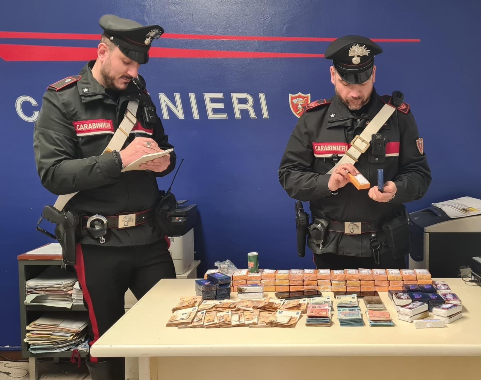 Nel garage nascondeva oltre 8 chili di hashish, arrestato 19enne 
