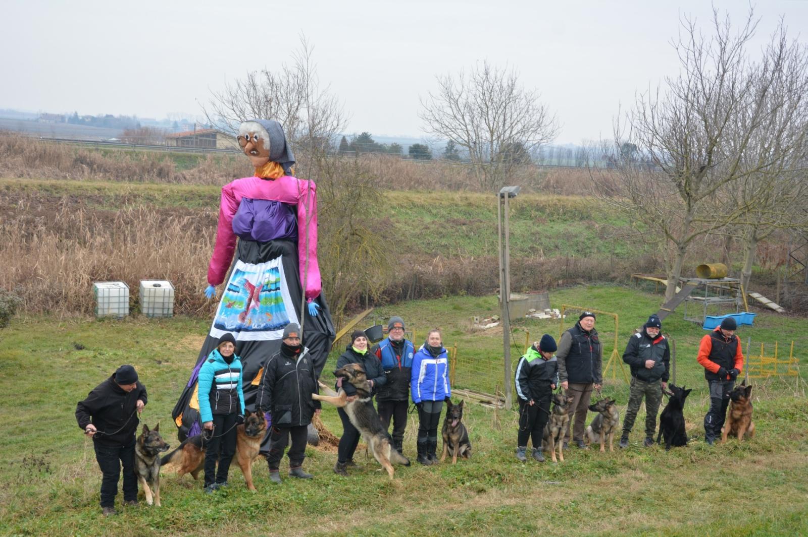 Una Befana a quattro zampe