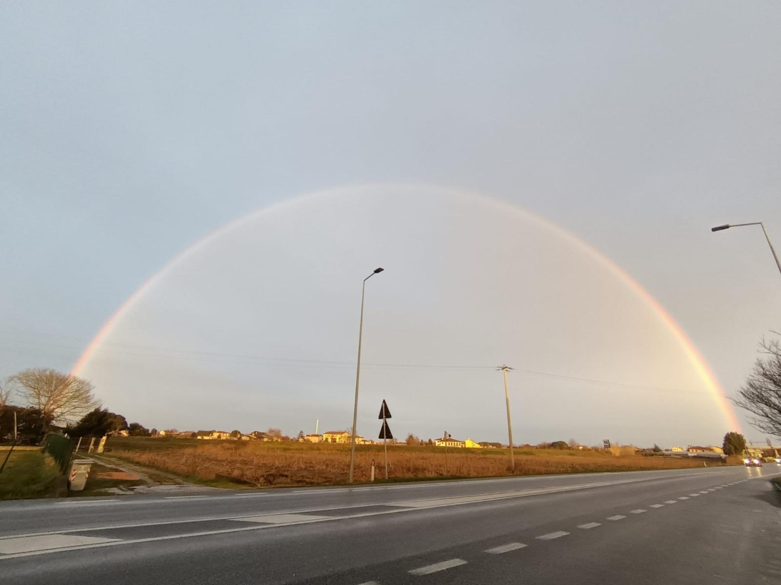 Il raro fenomeno del doppio arcobaleno