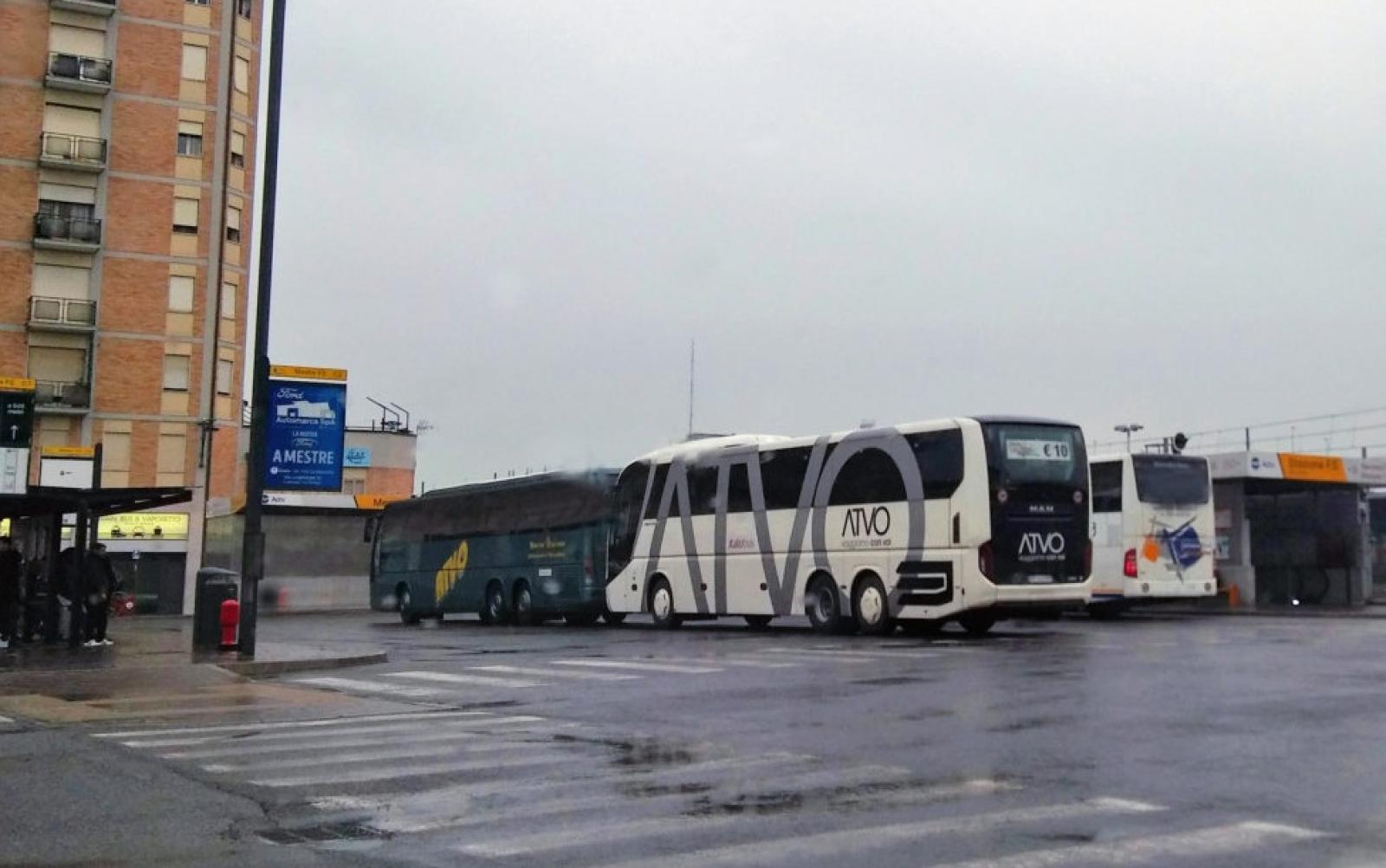 Aggressione alla Stazione di Mestre: Un Episodio di Violenza che Solleva Interrogativi sulla Sicurezza Pubblica