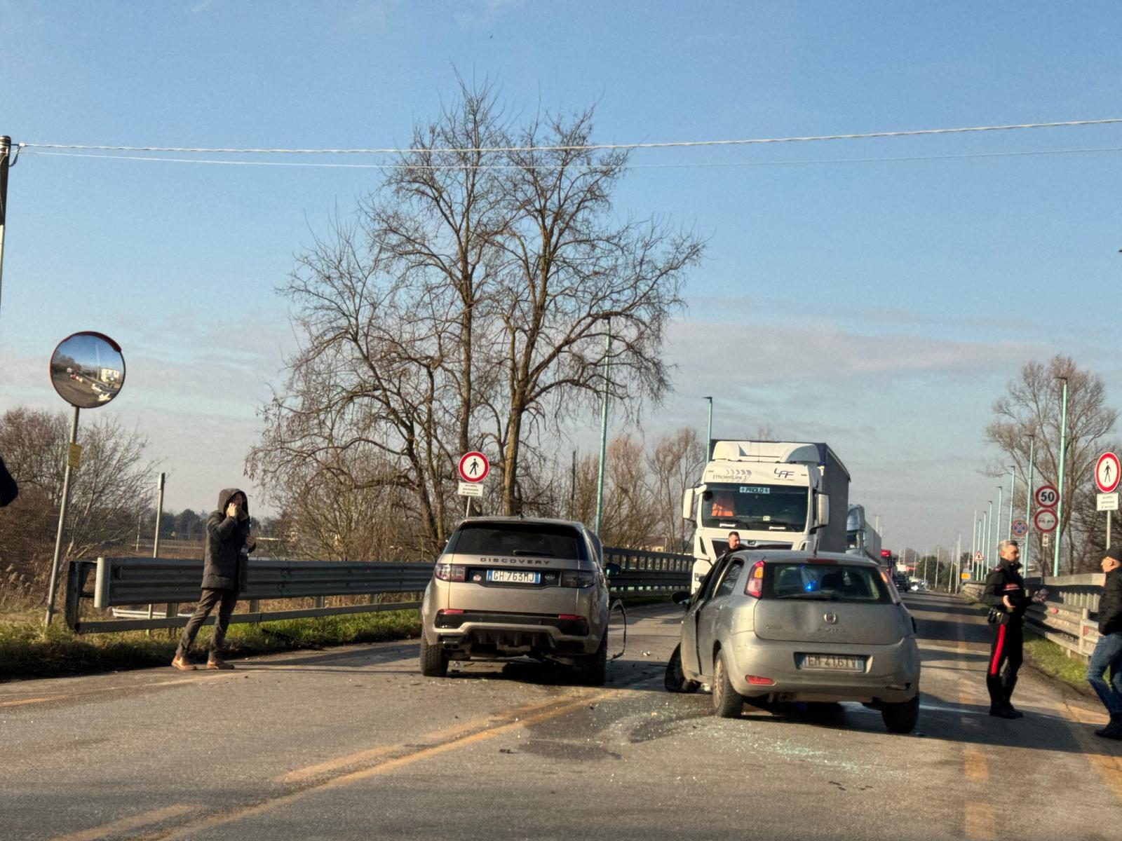 Scontro tra auto, traffico in tilt