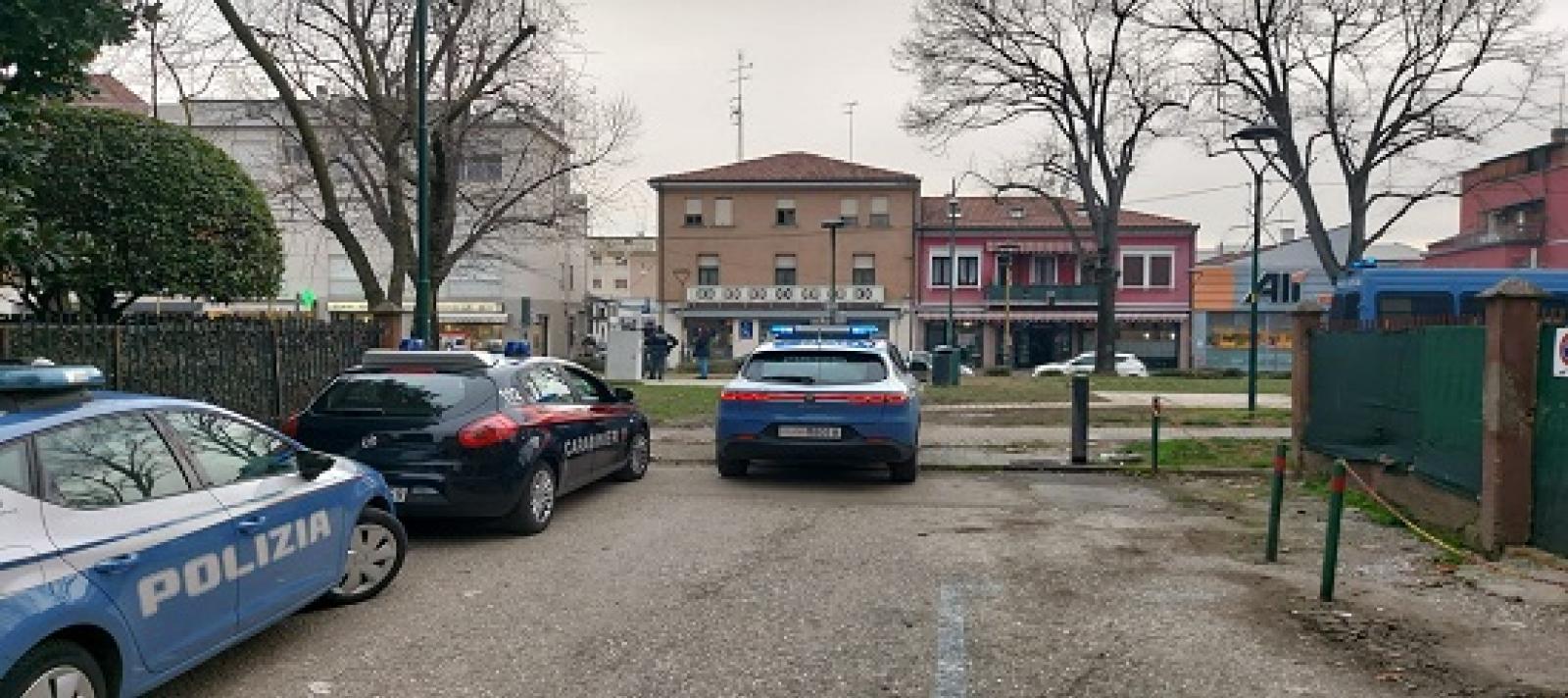 Stabile abbandonato utilizzato come bivacco, 7 identificati