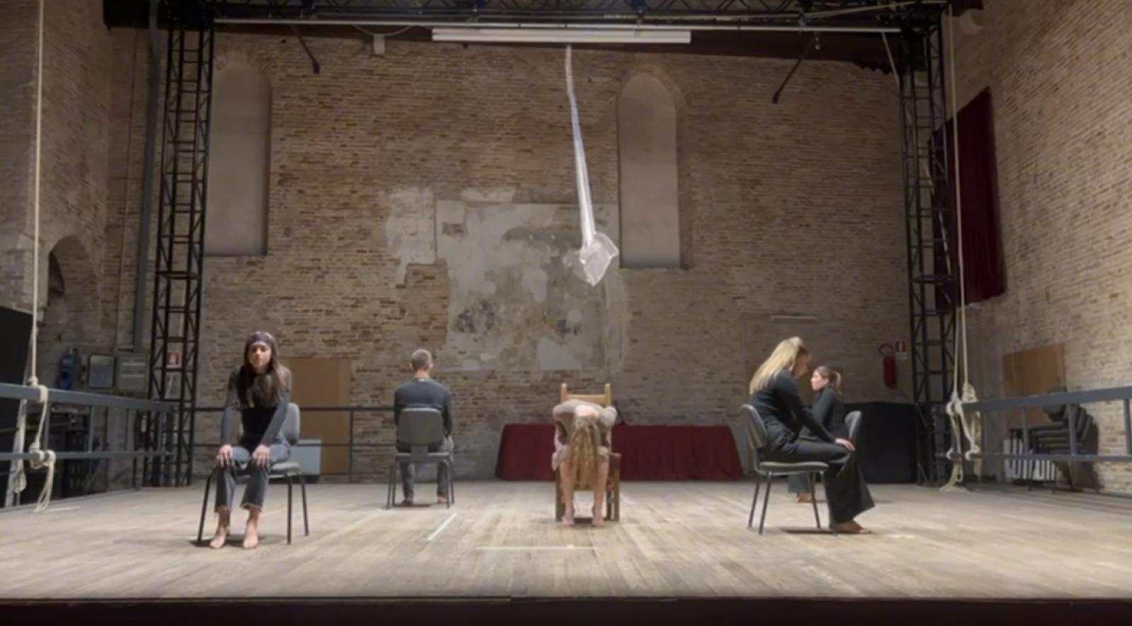 Una luce accesa anche nel buio