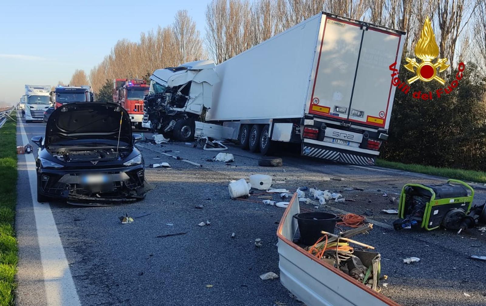 Scontro sulla Romea: due feriti