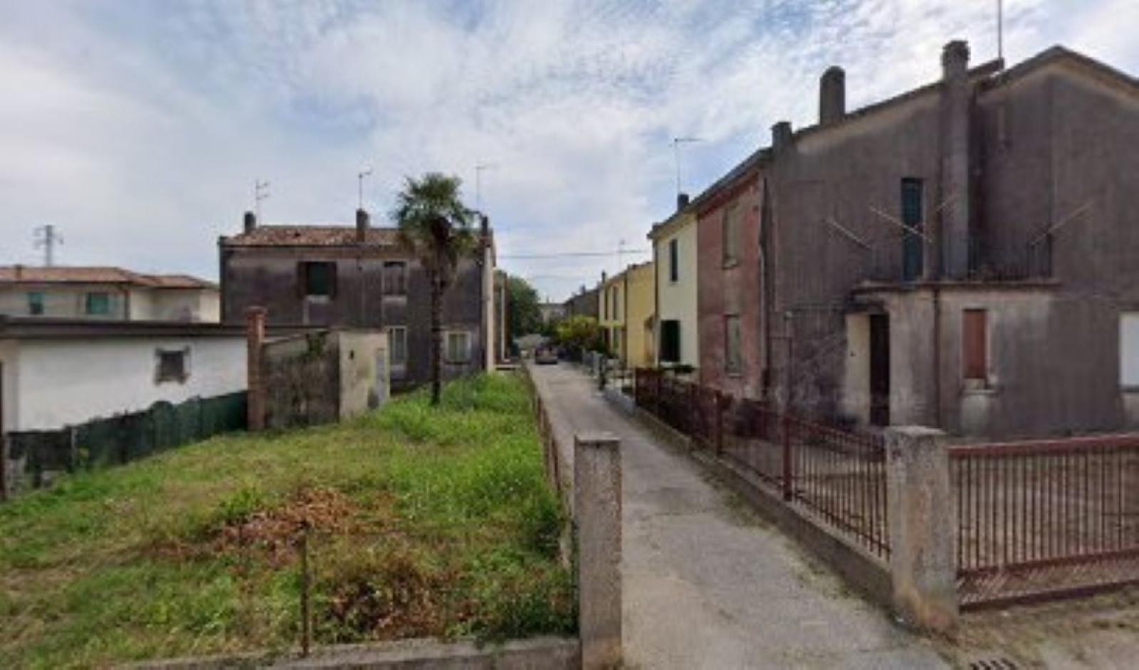 All&rsquo;asta undici alloggi Erp