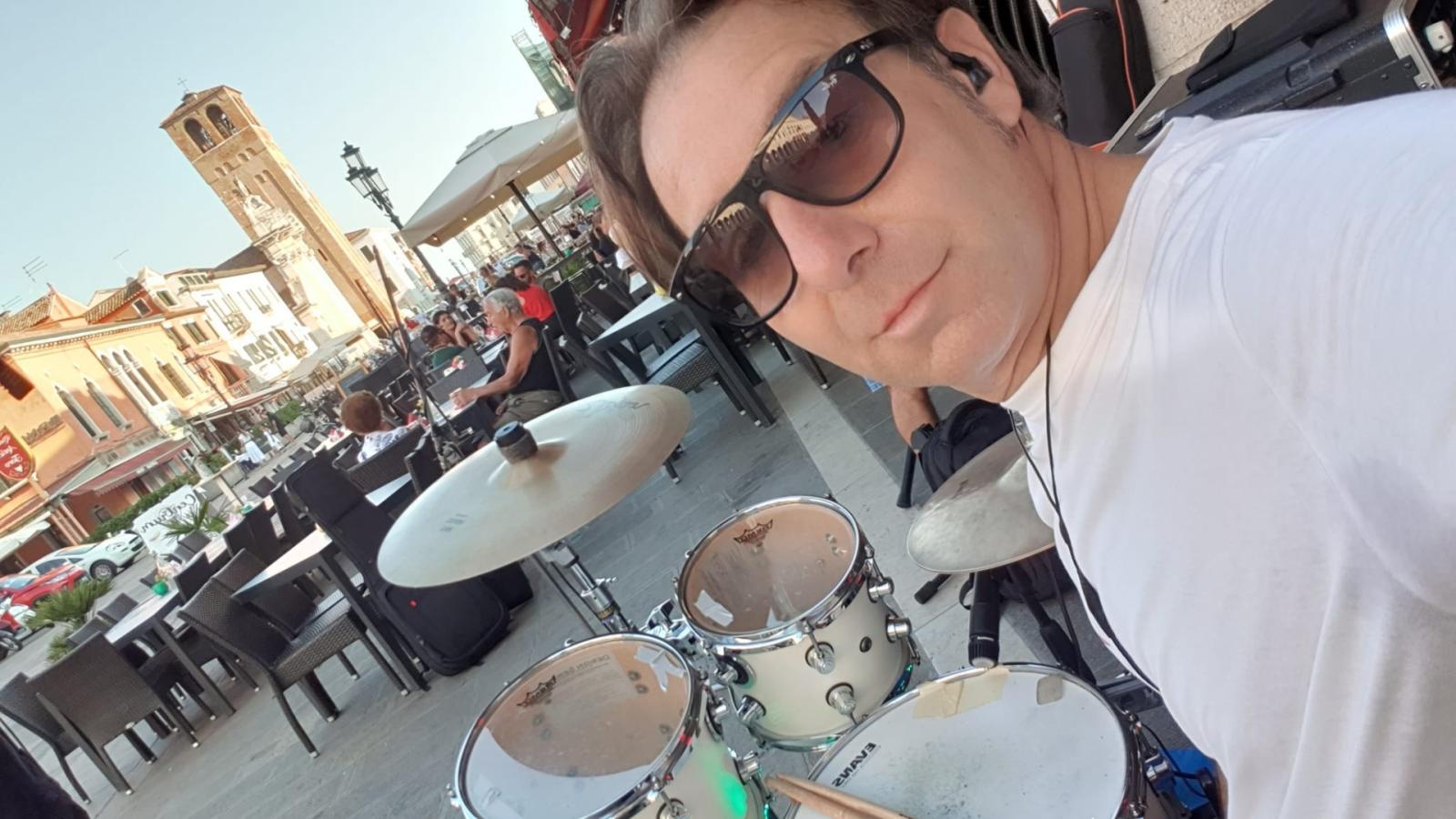 Un inno rock che celebra la citt&agrave;