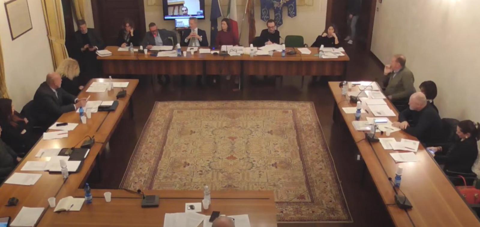 Il passaggio accende il dibattito politico