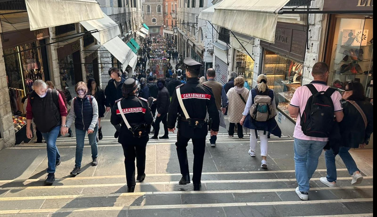Tentato furto sul ponte di Rialto: l'intervento tempestivo dei carabinieri sventa il colpo