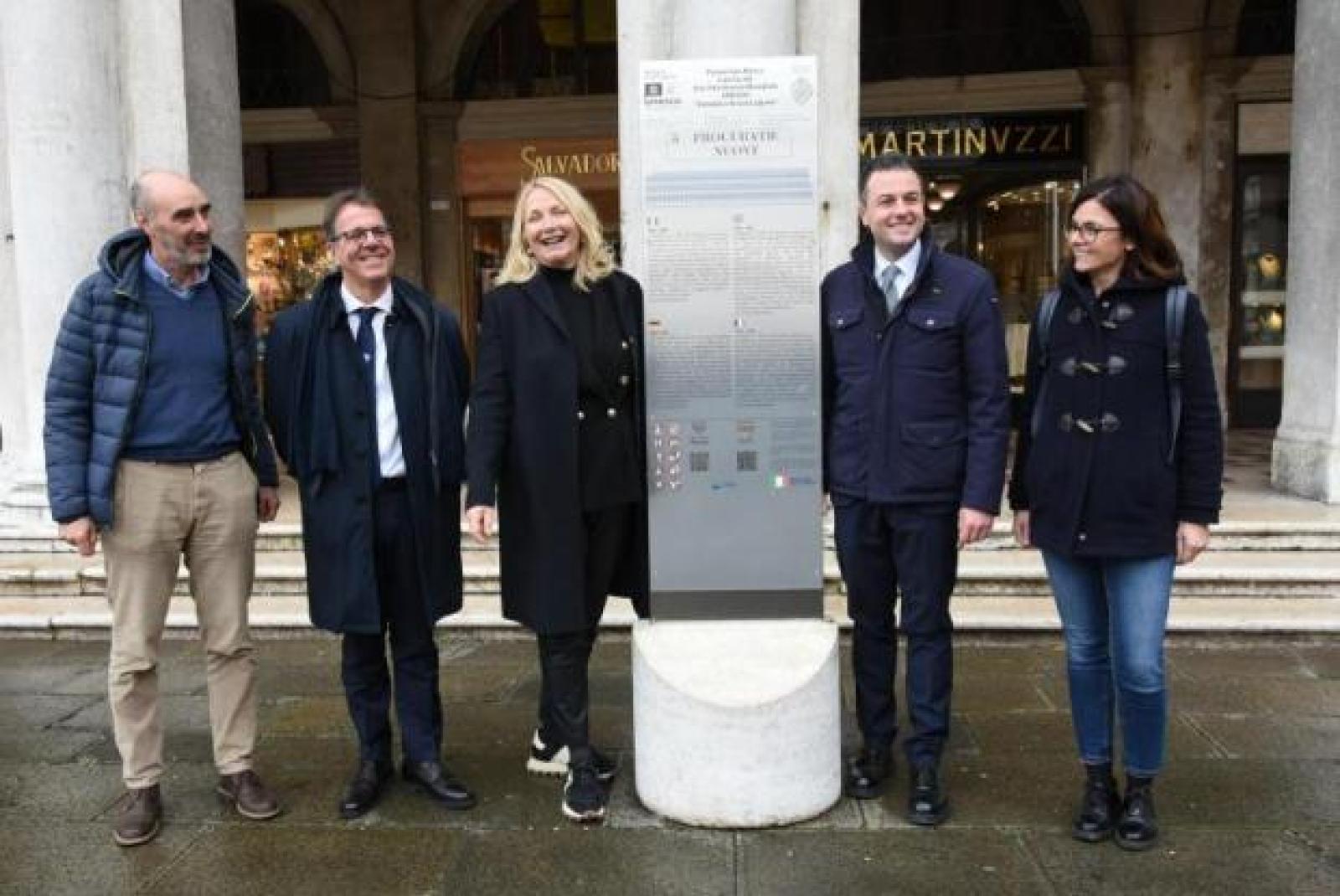 Totem moderni e funzionali per migliorare l&rsquo;esperienza turistica a Venezia