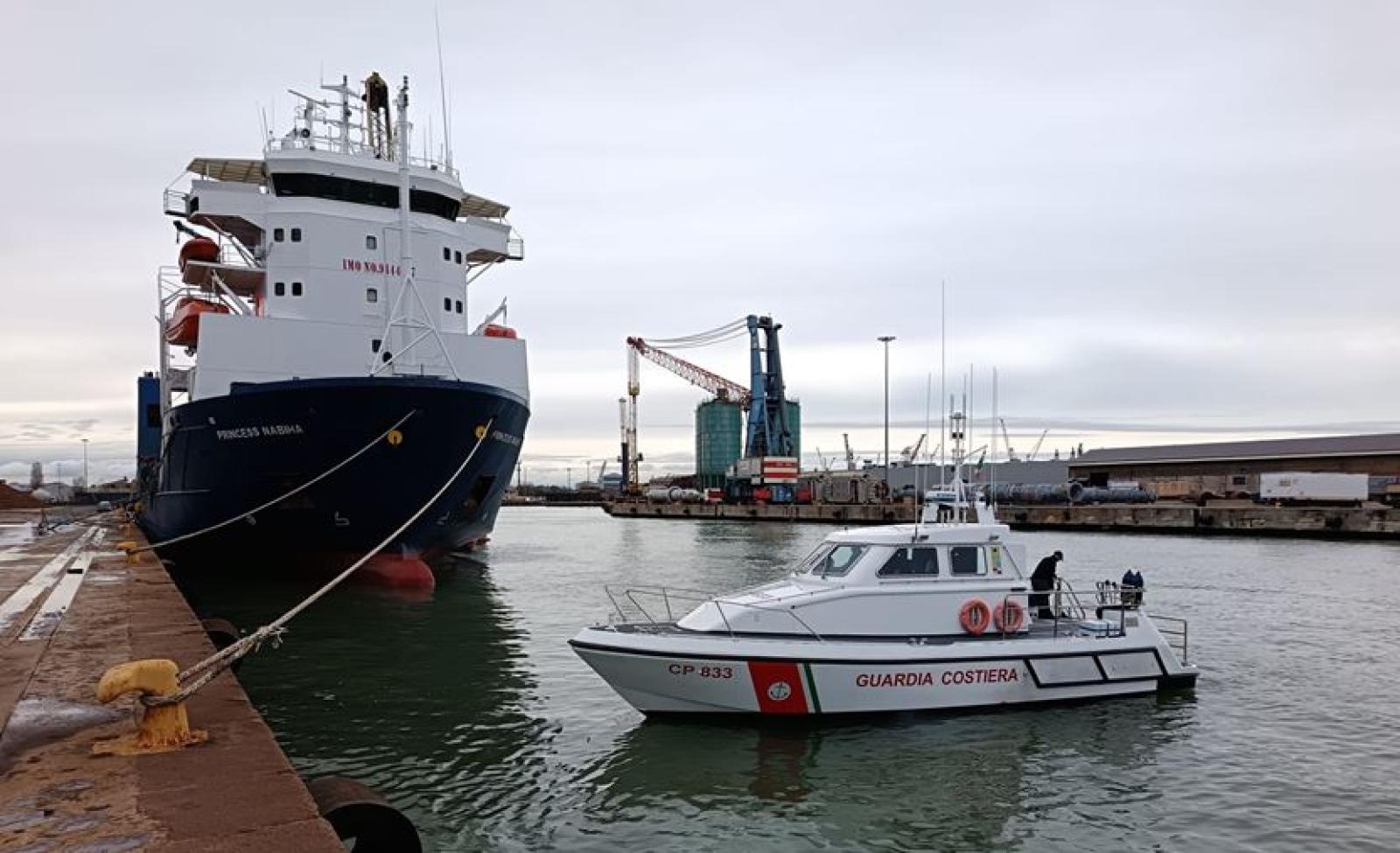 Porto Marghera, cinque navi fermate dalla Guardia Costiera