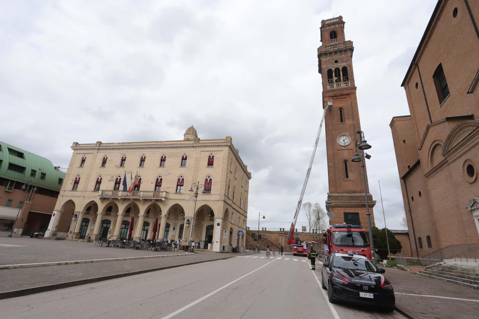 Torre civica, si parte in anticipo