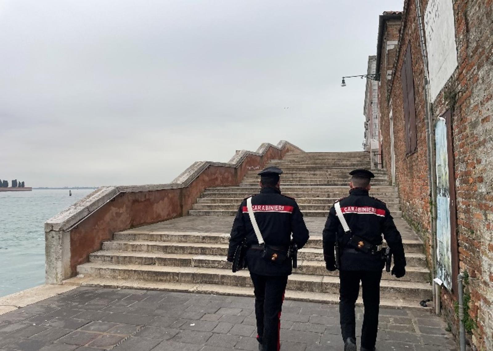 Spara colpi in aria con una scacciacani,&nbsp;denunciato 23enne