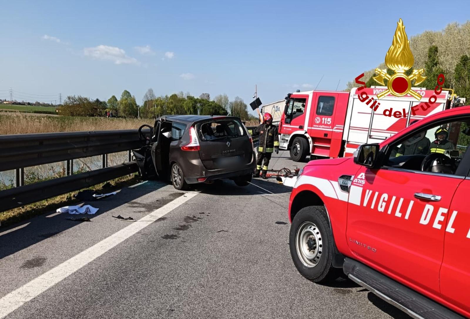 Tragedia sulla Romea: tre vite spezzate in un drammatico incidente stradale