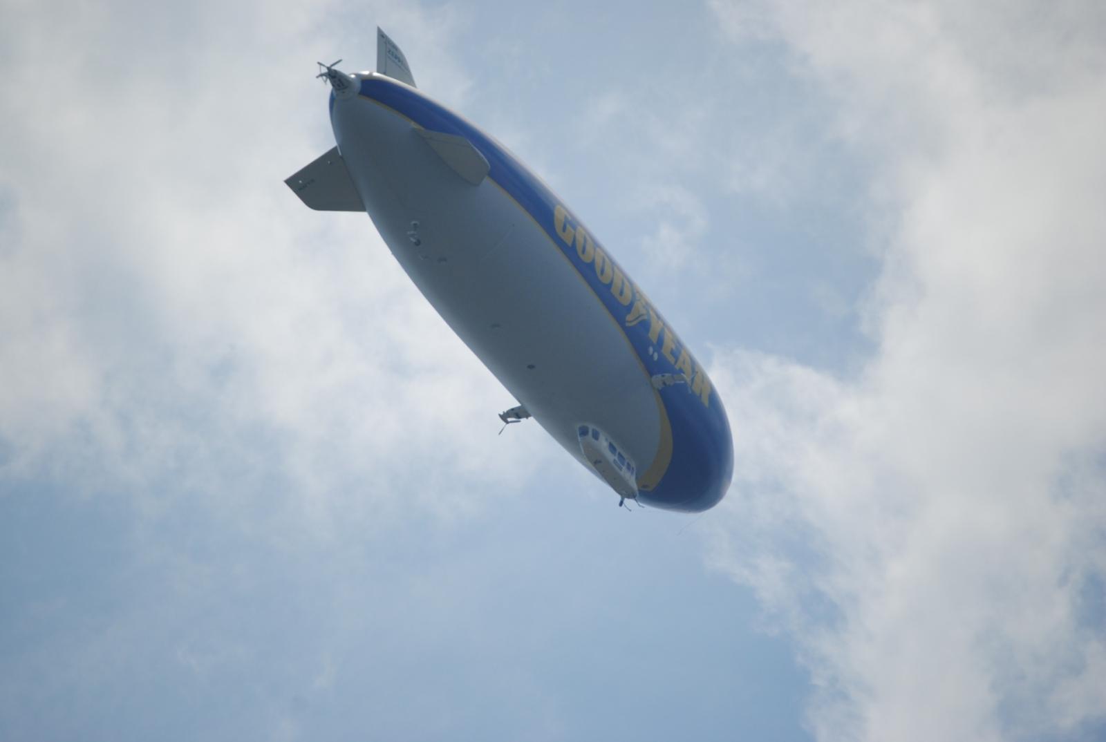 Lo Zeppelin tedesco regala un sorvolo spettacolare alla citt&agrave; 