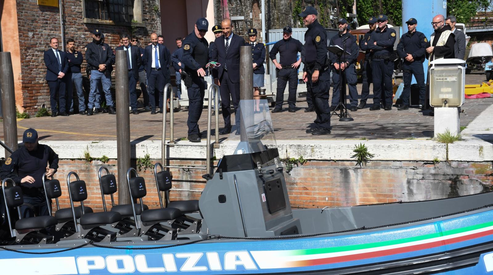 Presentato il nuovo battello tattico della Polizia 