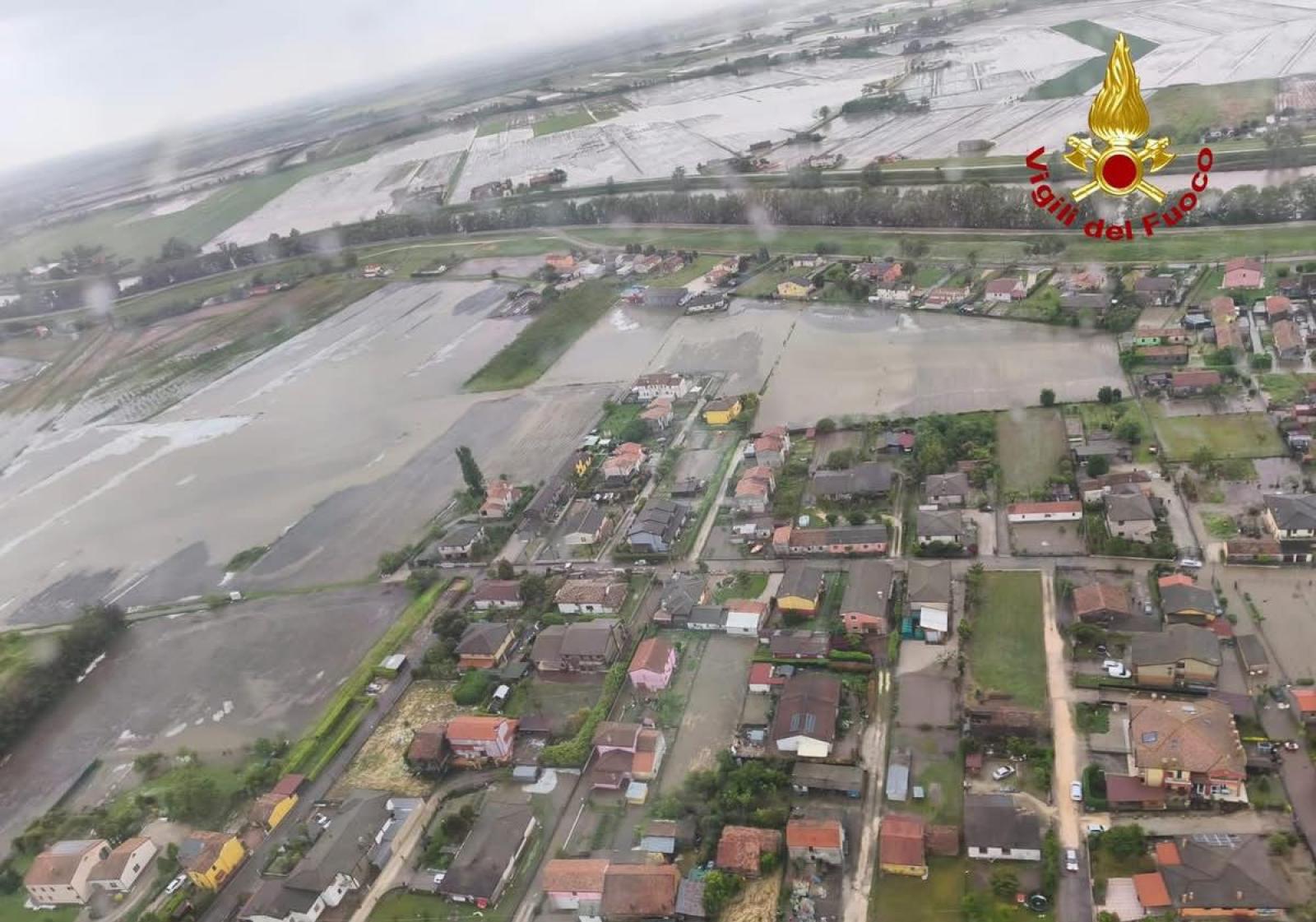 Bomba d'acqua a Cavarzere, strade e cantine allagate