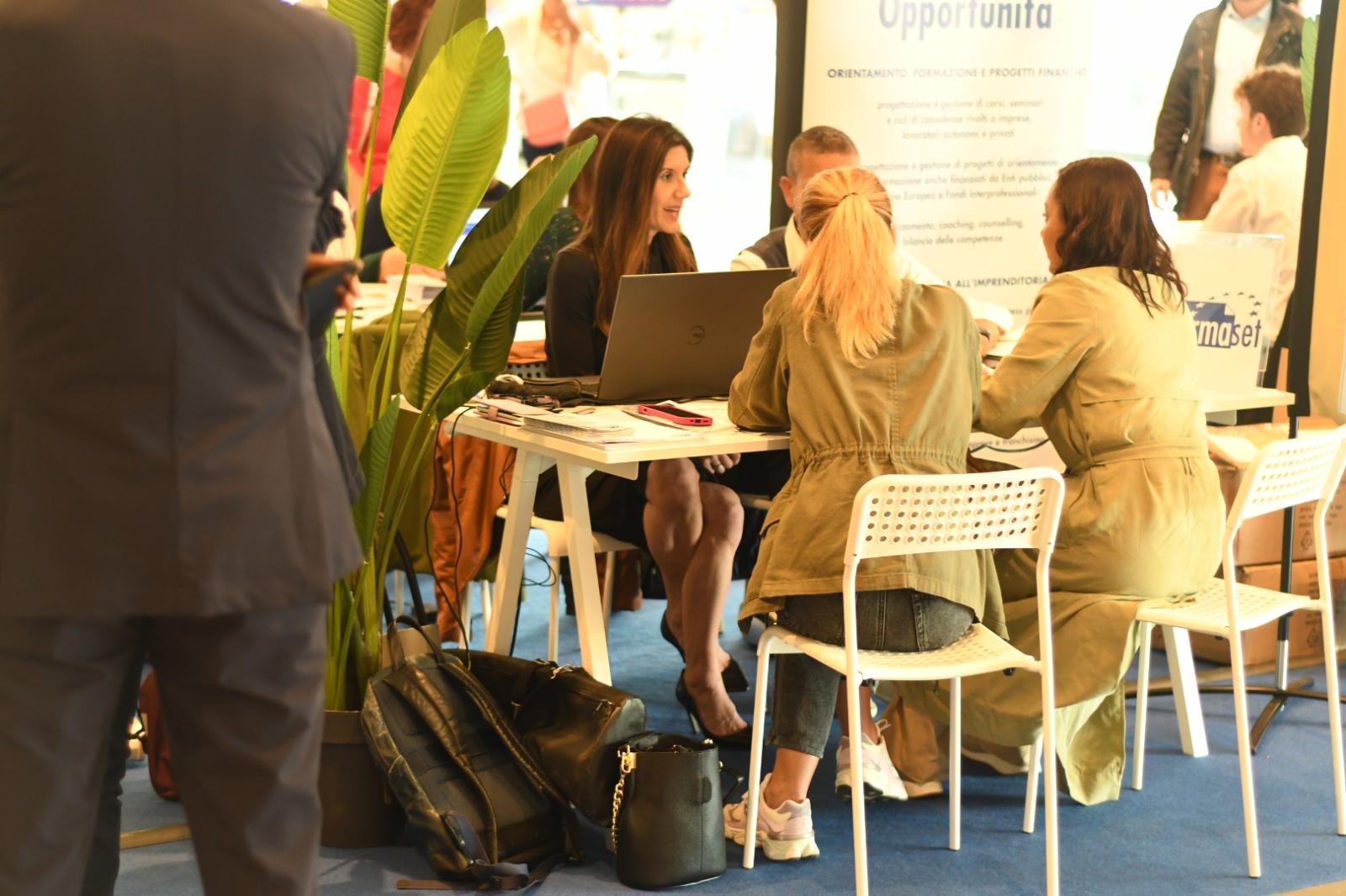 A Mestre il lavoro si incontra al centro commerciale