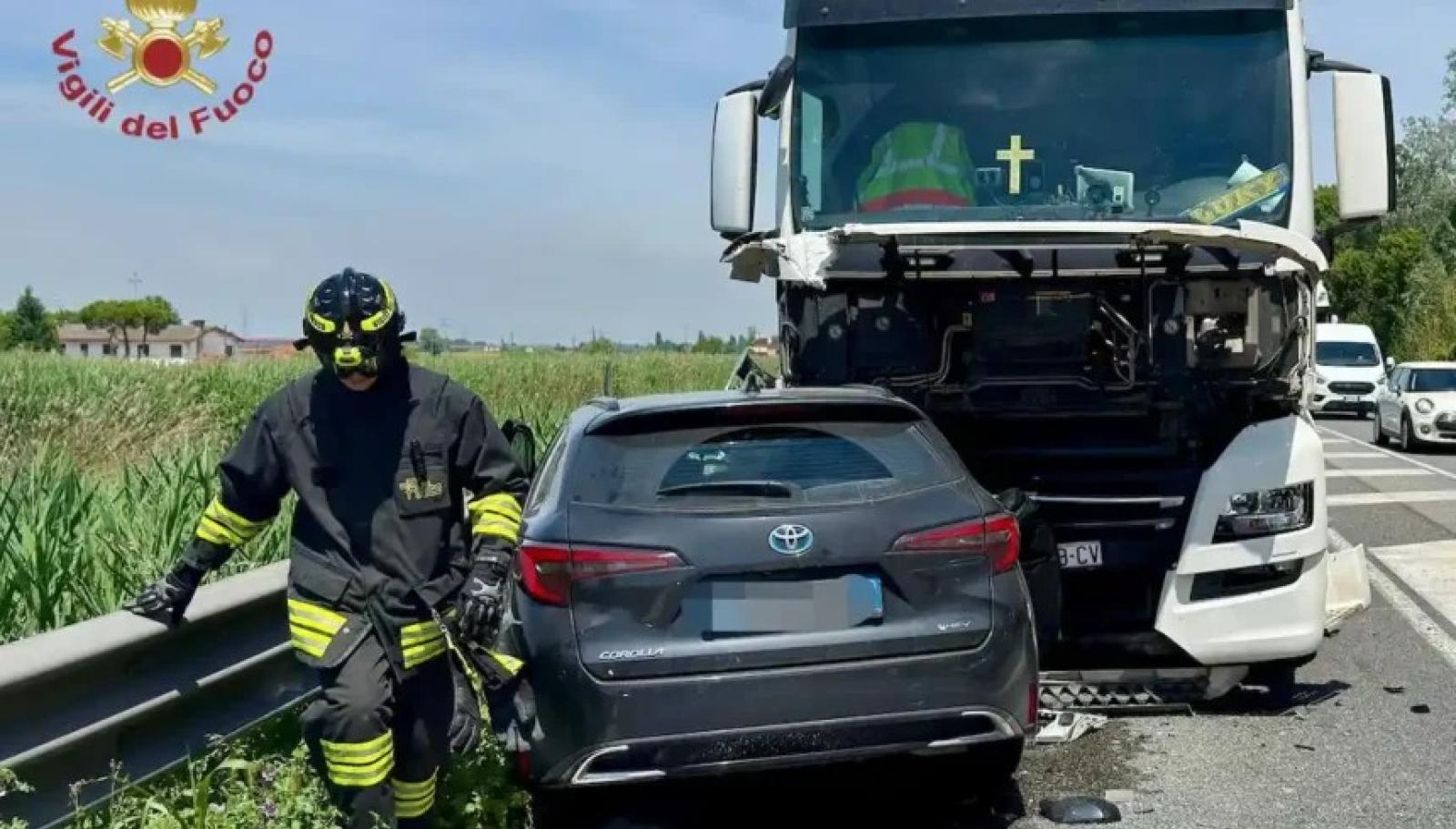 Schianto sulla Romea: paura e traffico in tilt