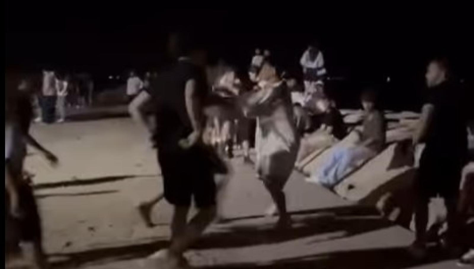 Risse e violenza sul lungomare 