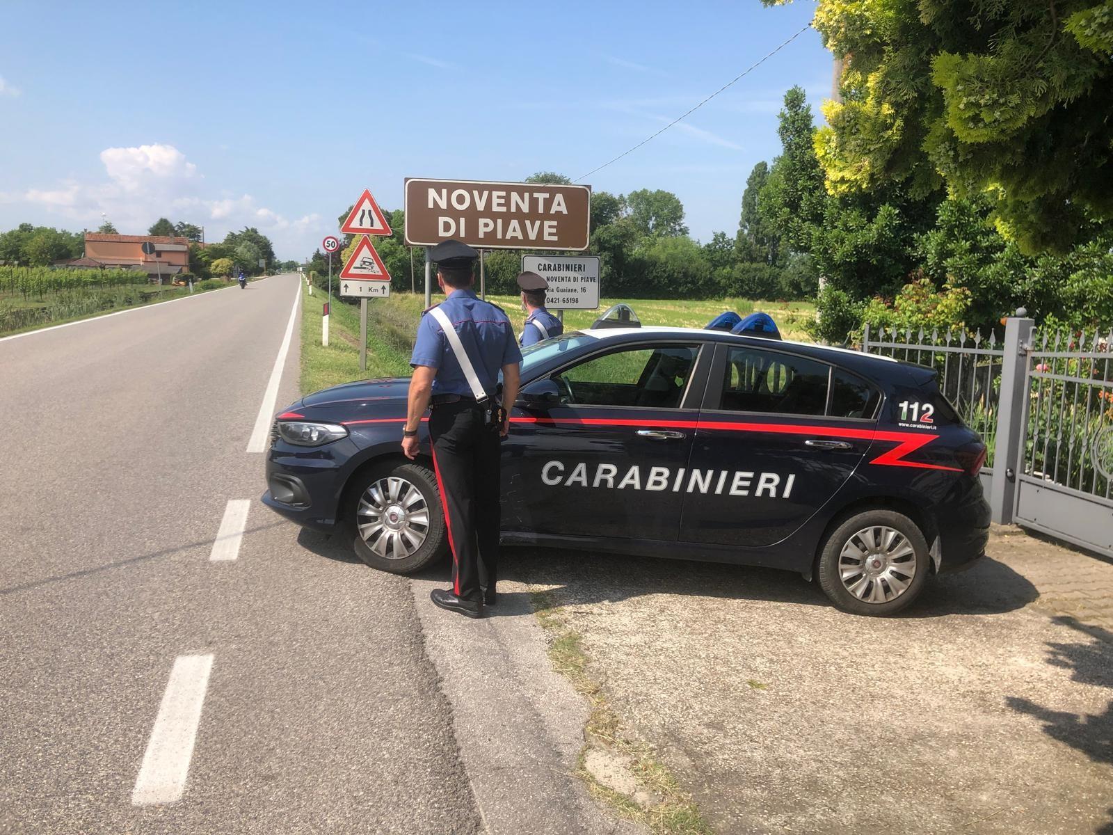 Deruba una donna all'outlet: arrestata 28enne