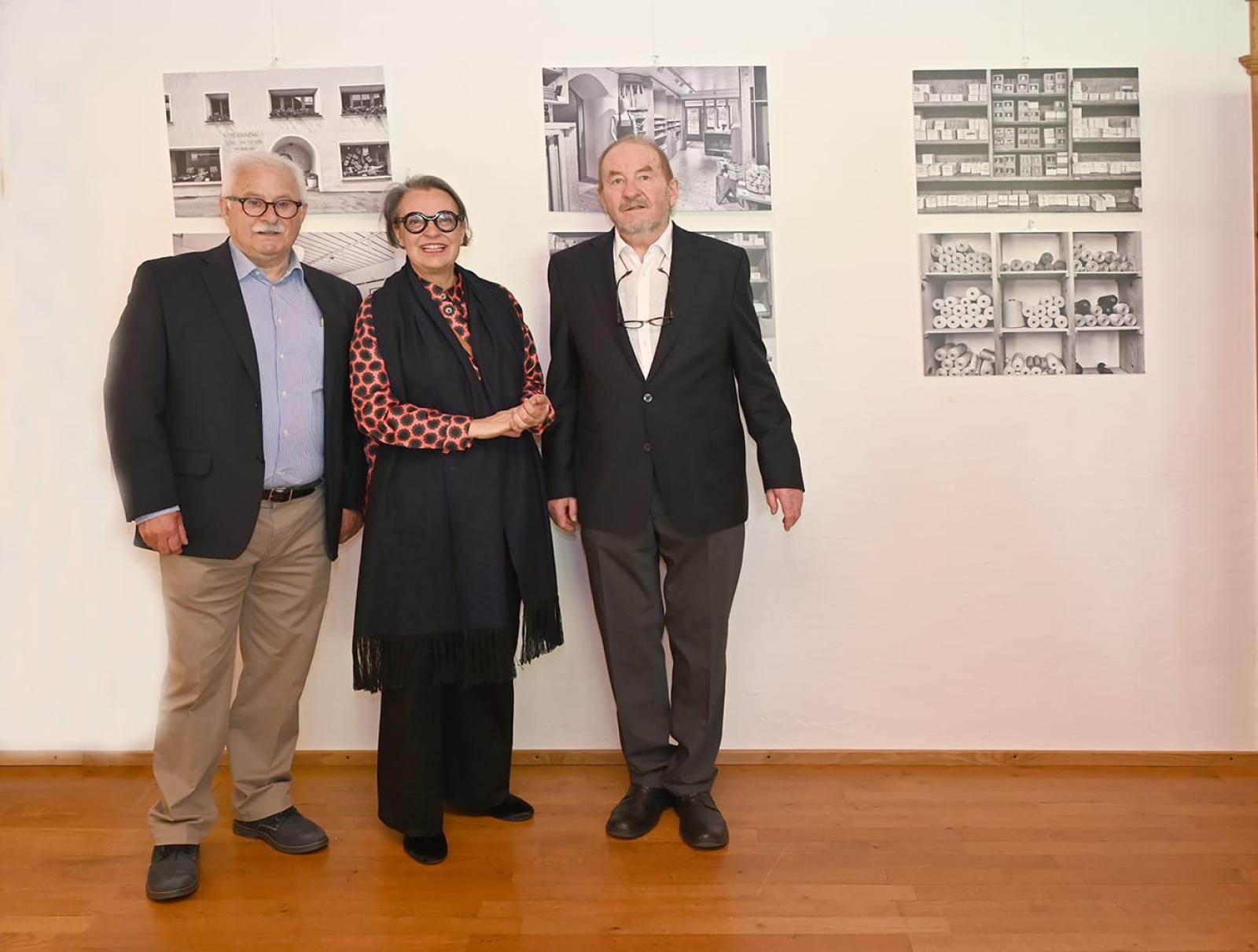 Tra fili e luce: la Tessanda nelle foto di Duilio Avezz&ugrave;