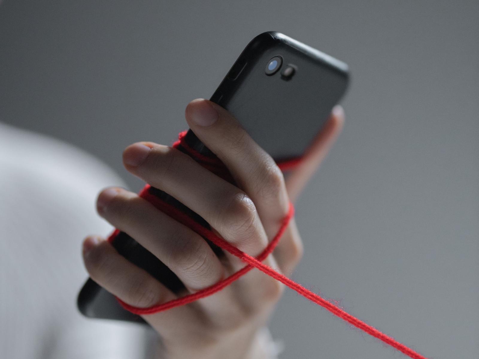 Smartphone e adolescenti: un confronto &ldquo;oltre lo schermo&rdquo;